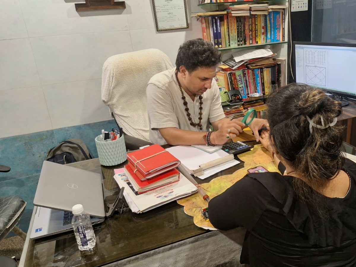 A consultation at the Bhayander (East) office